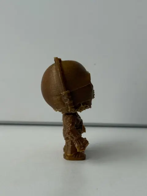 C-3PO – z boku